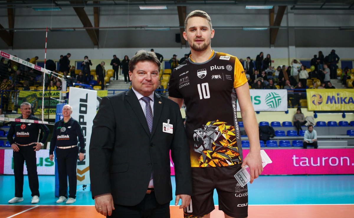 波兰队横扫法国队,林高远扛起全队 波兰队横扫法国队,林高远扛起全队