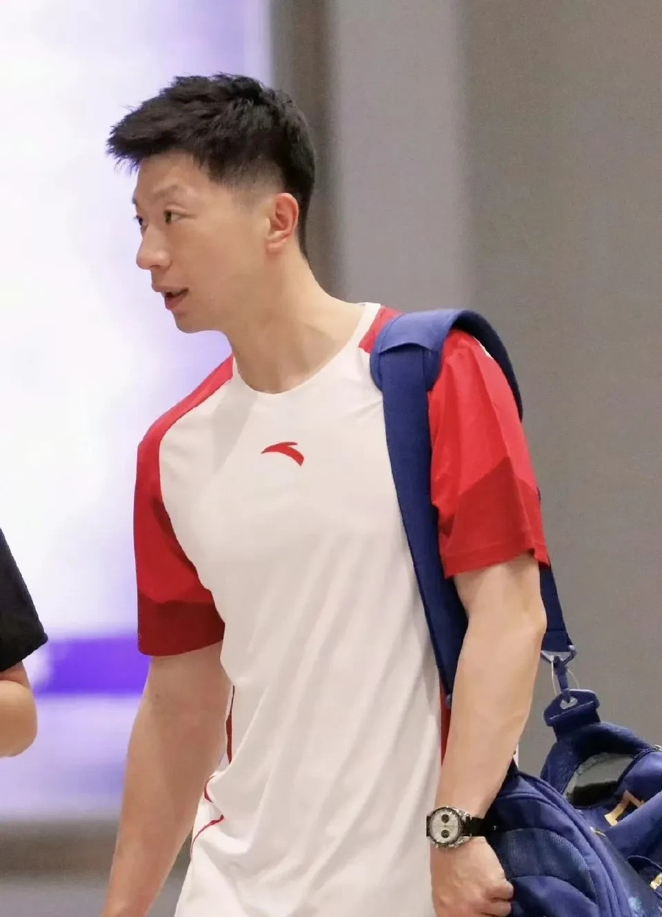 法国队力克英格兰队，马龙惊艳四座