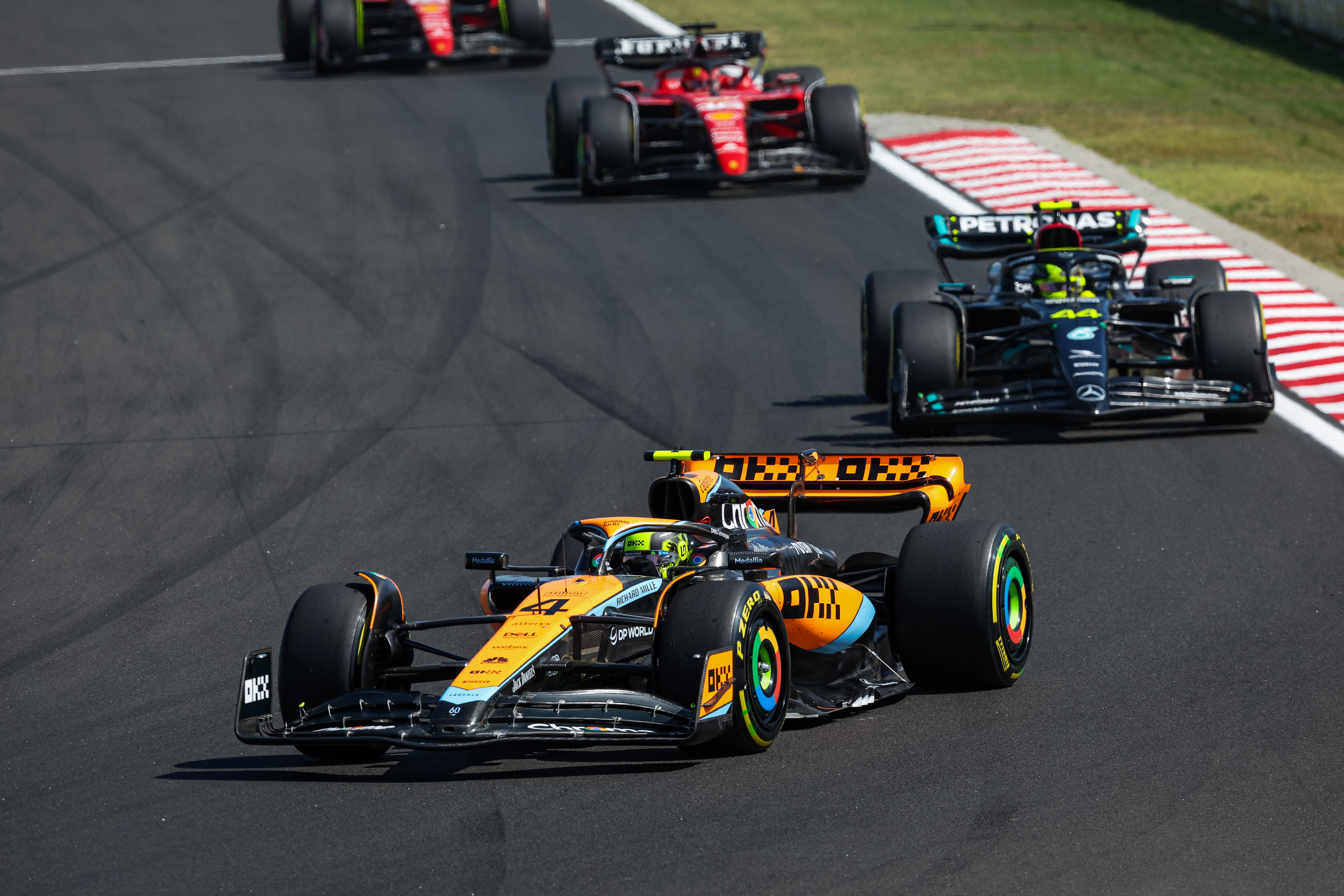 红牛二队碾压迈凯伦，拉塞尔状态火热