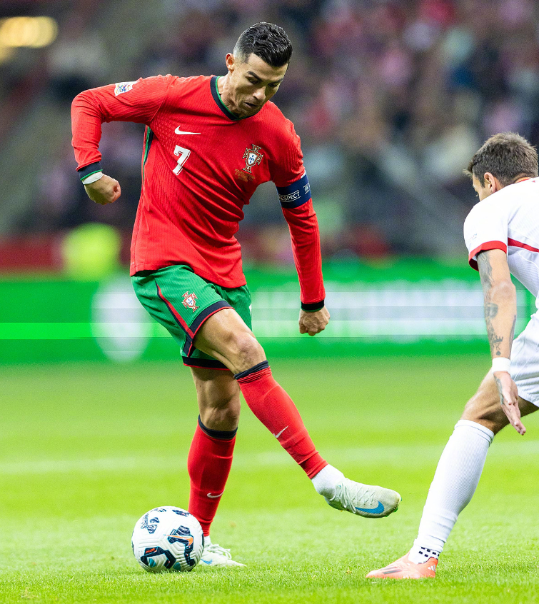 葡萄牙队险胜波兰队，奥恰洛夫扛起全队