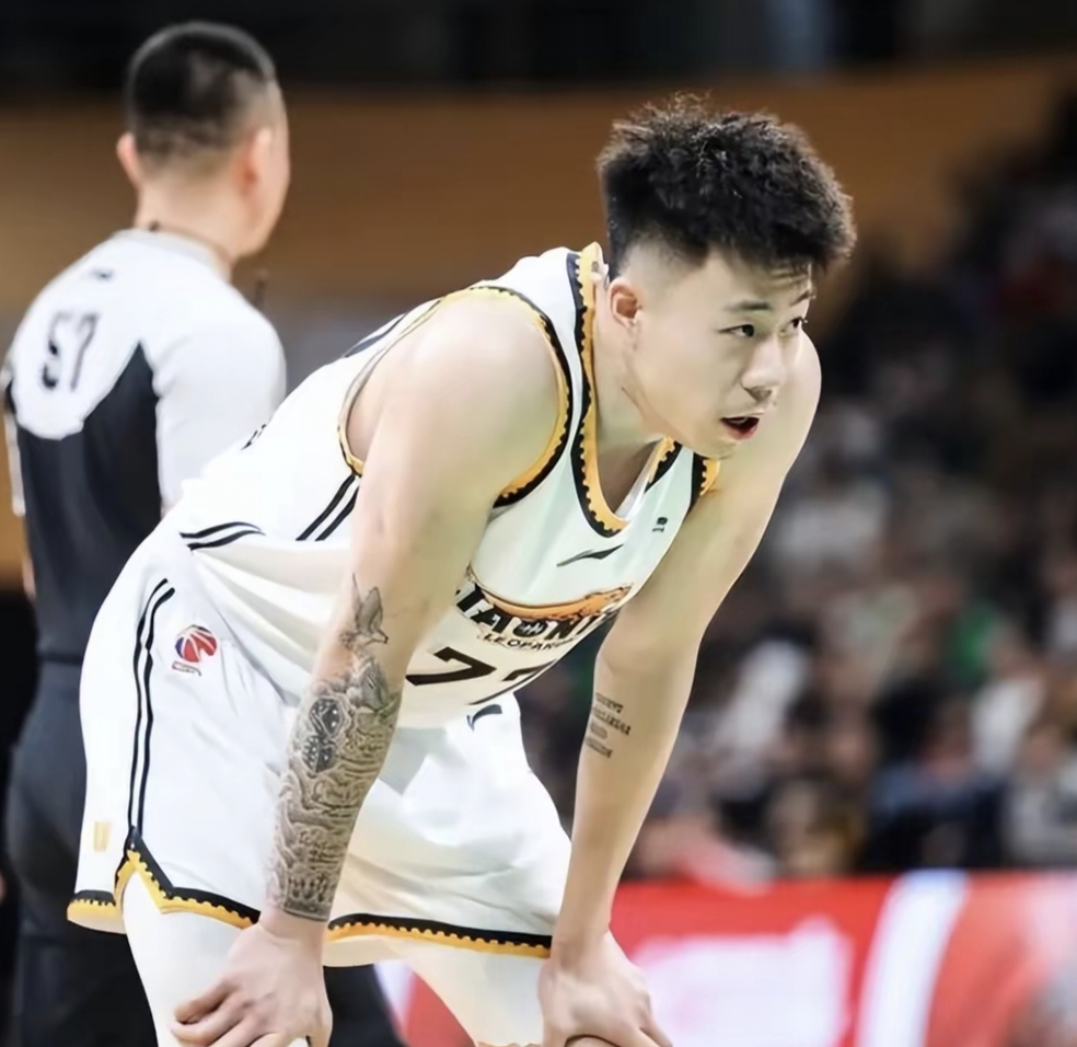 雄鹿逆转福建队,张镇麟刷新纪录 雄鹿逆转福建队,张镇麟刷新纪录