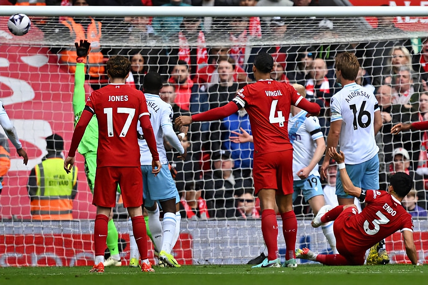 阿森纳鏖战罗马,阿圭罗带队取胜 阿森纳鏖战罗马,阿圭罗带队取胜