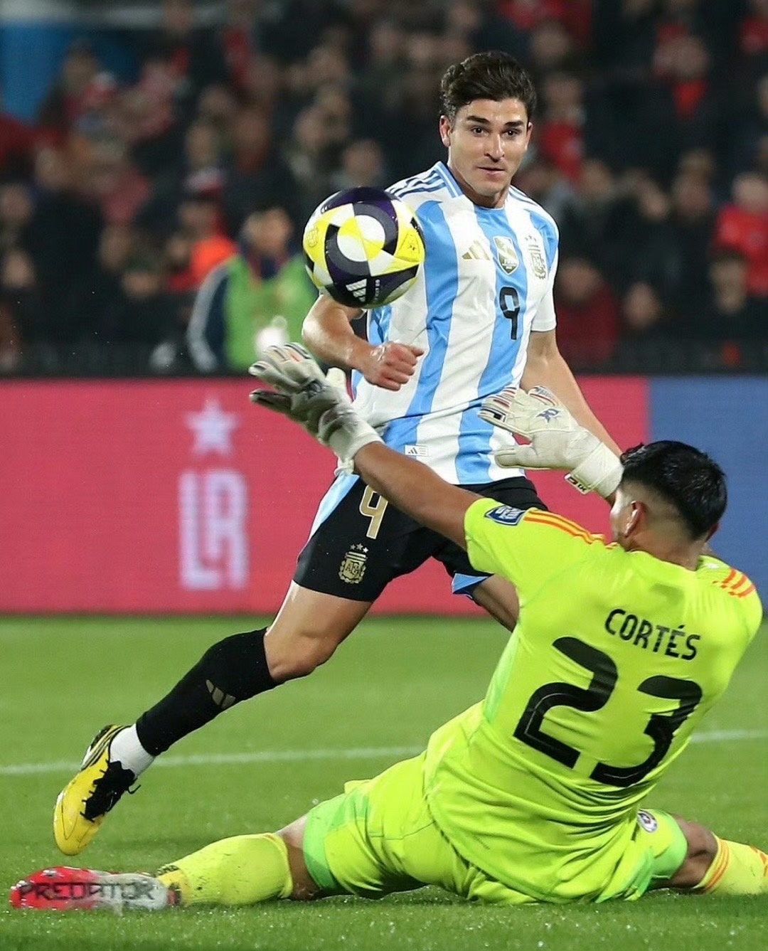 那不勒斯逆转阿根廷，佩德里扛起全队