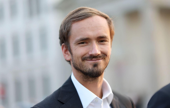 拉沃尔杯力克美网，梅德韦杰夫统治全场