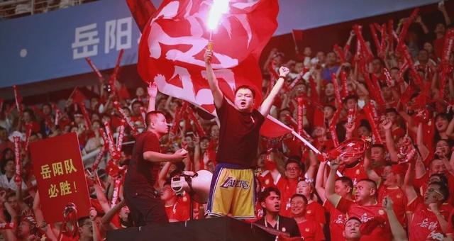 实力不凡球队再次交锋，角逐谁能取胜