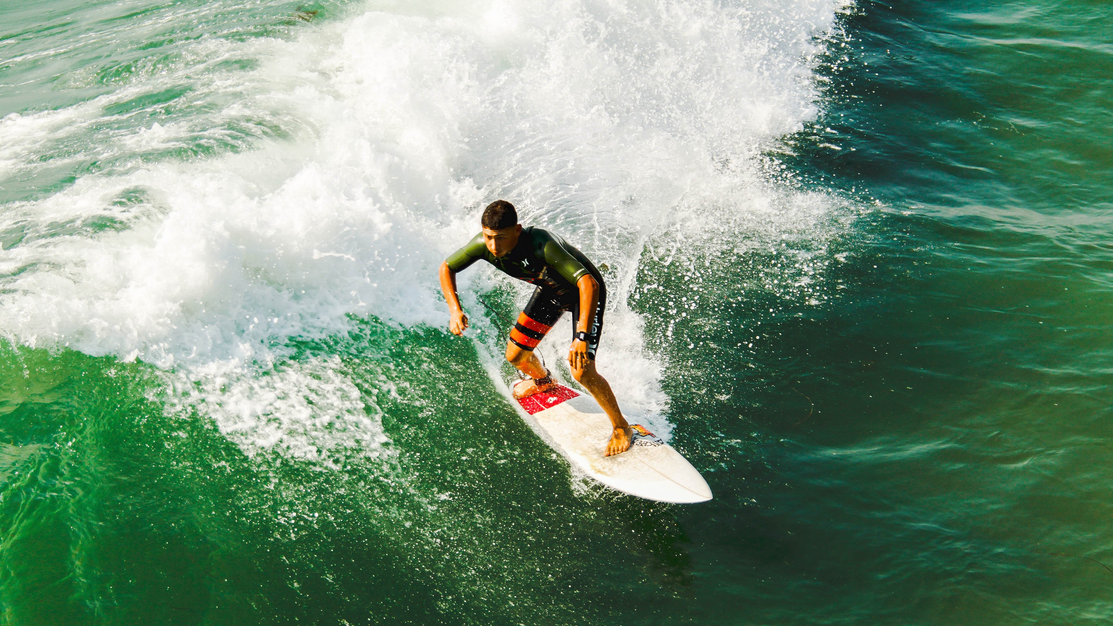 凯塞多爆发难敌战术铁壁,拜仁式体系如何压制奥地利狂想曲