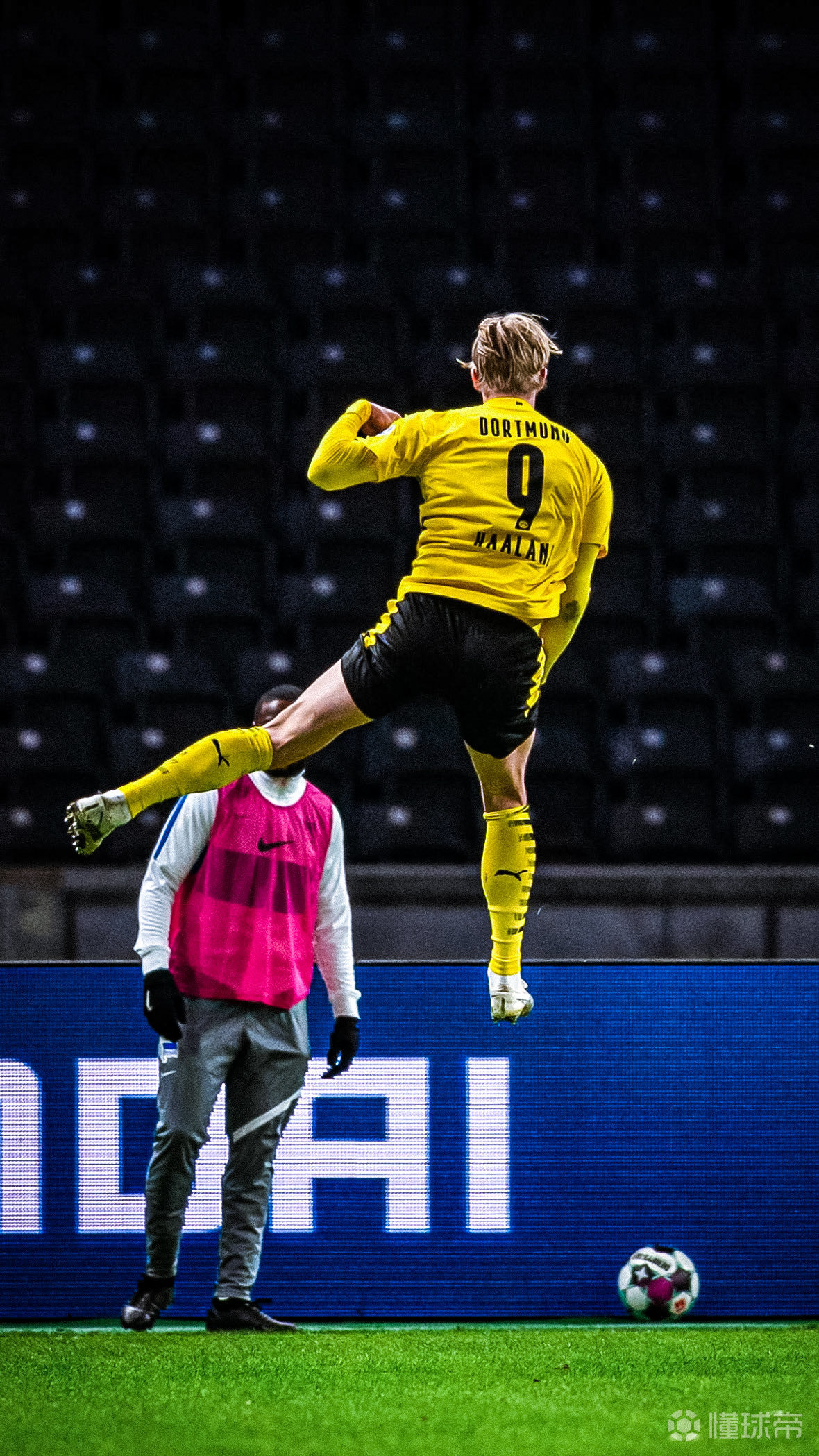 多特蒙德主场负于柏林赫塔,欧战资格岌岌可危 多特蒙德主场负于柏林赫塔,欧战资格岌岌可危