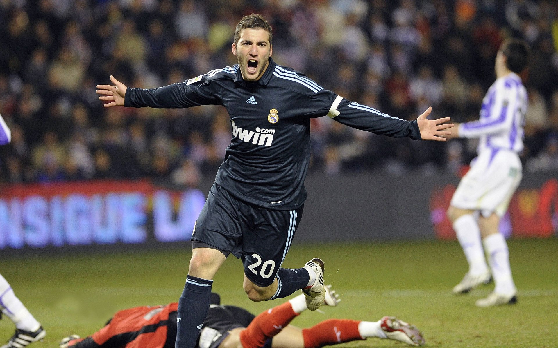 骑士淘汰赛过关开拓者,贝恩成为关键先生