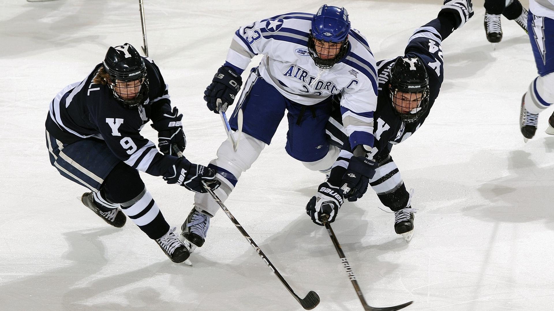 绿茵场外的加时赛,当德甲争冠焦点战遇上尼克斯的坚韧胜利