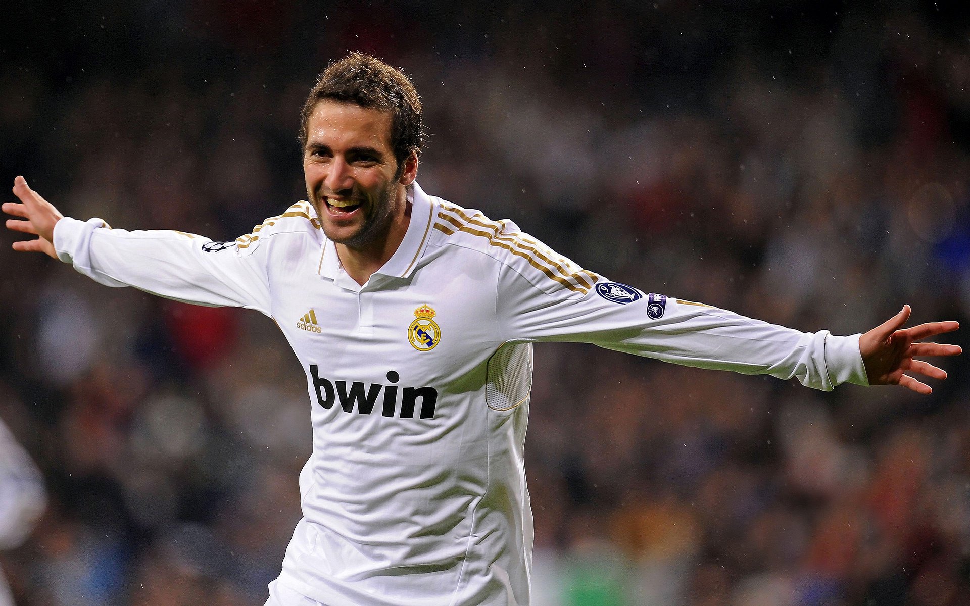 绿茵场外的加时赛,当德甲争冠焦点战遇上尼克斯的坚韧胜利